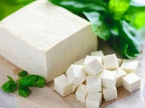 Đậu phụ ăn với thứ này dễ tạo thành sỏi thận, biết mà tránh