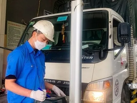 Yêu cầu triển khai việc trả phí đăng kiểm bằng chuyển khoản, quẹt thẻ