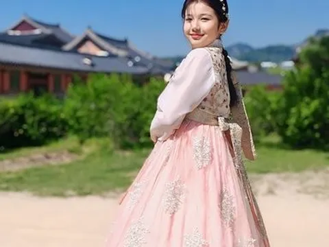 Sinh ra đã "ngậm thìa vàng, con gái Jennifer Phạm tuổi dậy thì xinh xắn, sớm bộc lộ năng khiếu nghệ thuật