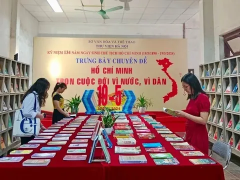 Trưng bày sách, báo chủ đề “Hồ Chí Minh - Trọn cuộc đời vì nước, vì dân“