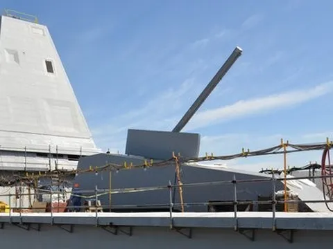 Cải tiến quan trọng mang lại hỏa lực vô song cho khu trục hạm Zumwalt