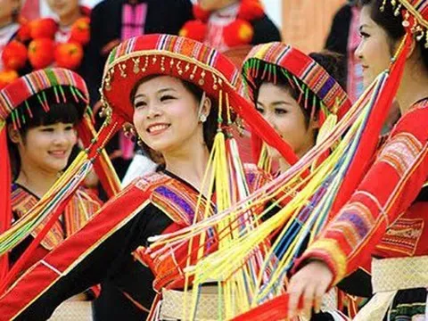 Tổ chức triển lãm ảnh "Sắc màu các dân tộc Việt Nam"