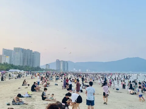 Đà Nẵng rộn ràng khai trương mùa du lịch biển 2024