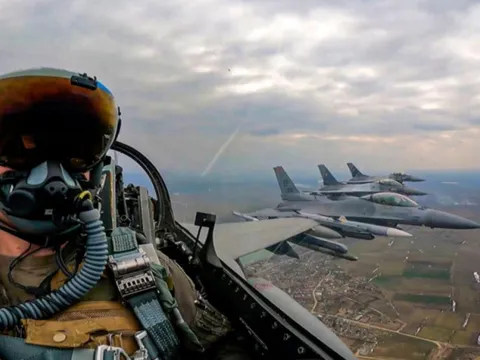 10 binh sĩ Ukraine “tốt nghiệp” khóa huấn luyện quan trọng về F-16