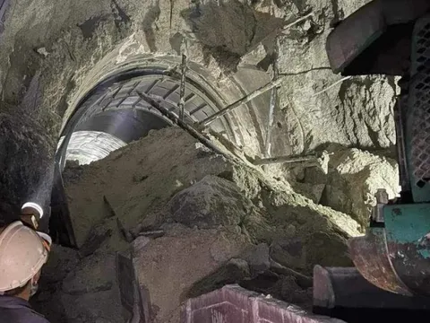 Hơn 2.000 hành khách được trung chuyển an toàn sau sự cố sạt lở hầm đường sắt Chí Thạnh