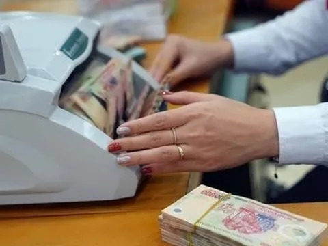 Ngân hàng dồn dập tăng lãi suất huy động để hút tiền gửi