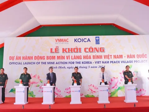 Khởi công dự án 'Hành động bom mìn vì làng hòa bình Việt Nam-Hàn Quốc'