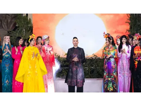 Ấn tượng áo dài Đỗ Trịnh Hoài Nam trên sàn diễn thời trang Hoa Kỳ