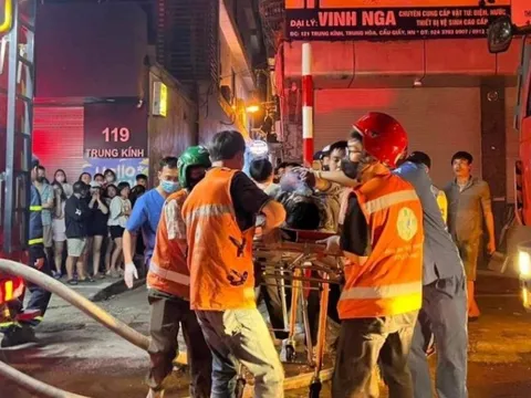 Cháy nhà trọ 5 tầng trong ngõ nhỏ Hà Nội, 14 người chết