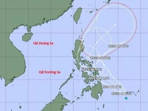 Áp thấp nhiệt đới gần Biển Đông có thể mạnh thành bão