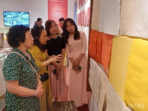 Khai trương Äiá»m du lá»ch vÄn hóa nghá» truyá»n thá»ng làm giấy Dó quáºn Tây Há»