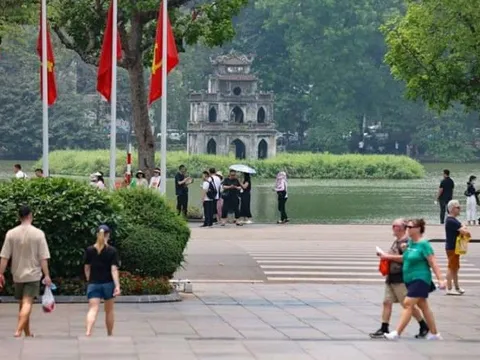 Hà Ná»i Äón gần 740 nghìn lượt khách trong 5 ngày nghá» lá»