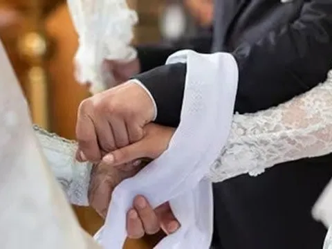 Án Nước ngoài - Luật Việt Nam: Chồng kiện vợ vì là… đàn ông!