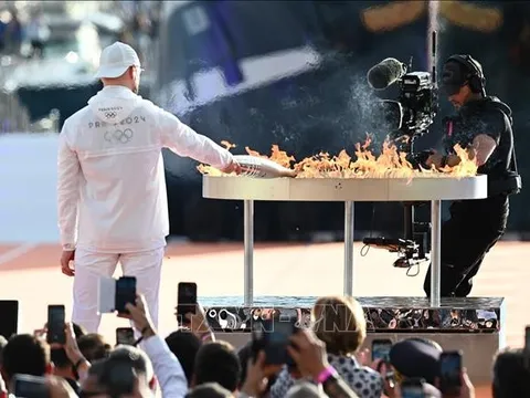 Olympic Paris 2024: Pháp chào đón ngọn lửa Thế vận hội mùa Hè sau tròn 100 năm