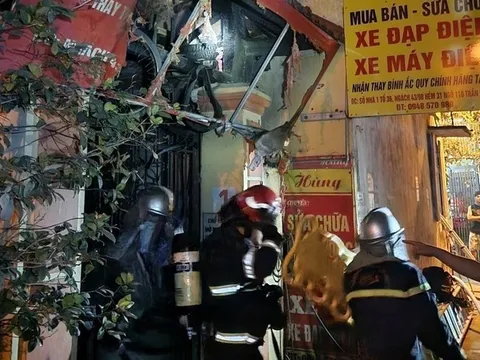 Xuyên đêm dập lửa, cứu nạn, cứu hộ trong vụ cháy ở đường Trung Kính