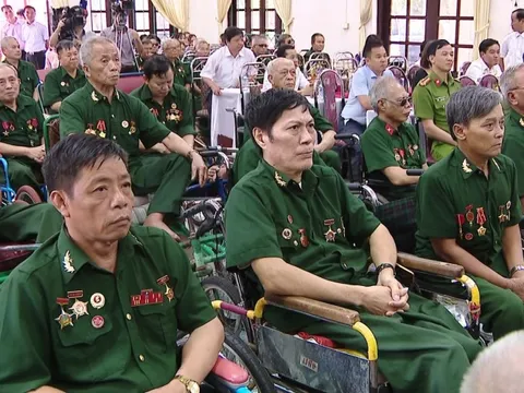 Trình Chủ tịch nước tặng quà người có công dịp kỷ niệm 77 năm ngày Thương binh - Liệt sĩ