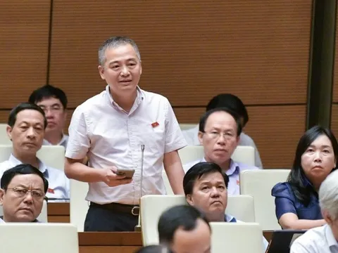 Bệnh viện tuyến huyện như "đang bơi mà không có phao cứu sinh"