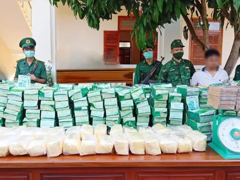 Bắt 8 đối tượng, thu giữ 198 kg ma túy vận chuyển từ Lào về Việt Nam