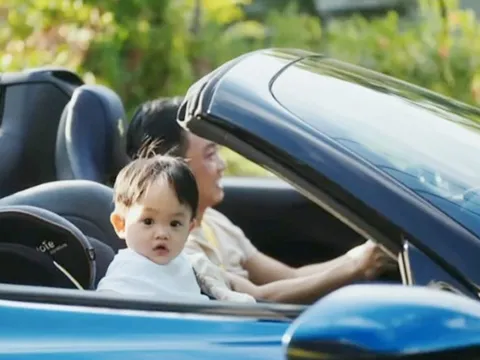 Đón sinh nhật trên siêu xe 50 tỷ, quý tử nhà Cường Đô la sở hữu vẻ ngoài bụ bẫm và đáng yêu