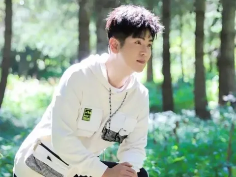 Mỹ nam mãi không nổi tiếng vì làm thầy dạy cả showbiz, U50 vẫn trẻ đẹp đến ghen tỵ