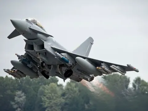 Tin vui cho người hâm mộ “Cuồng phong trời Âu” Eurofighter Typhoon
