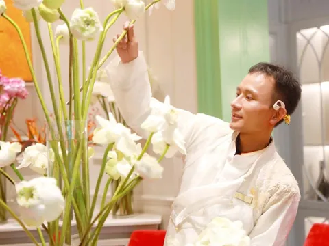 Nghệ nhân hoa Hoàng Khánh bước qua thăng trầm làm show trình diễn cắm hoa