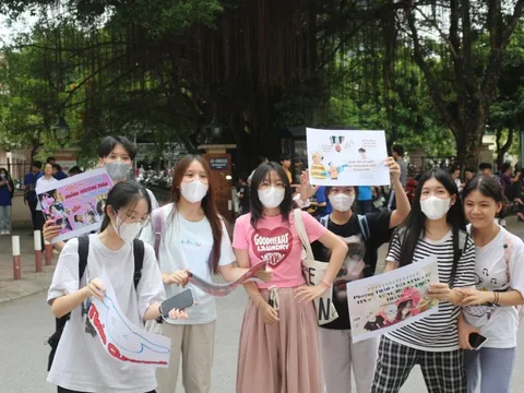 Kỳ thi THPT Chuyên Ngoại ngữ: Đề thi vừa tầm, bất ngờ bởi môn Ngữ Văn