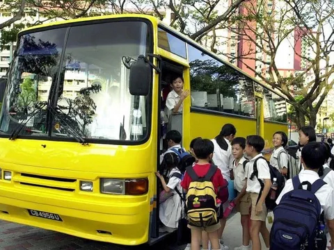 Xe chở học sinh phải lắp còi báo động, tránh 'bỏ quên' các em trên xe