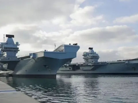 Soái hạm HMS Queen Elizabeth sắp có nữ thuyền trưởng đầu tiên?