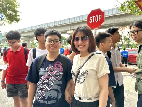 Phụ huynh lạc quan, không đặt nặng thành tích lên con