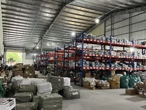 Phát hiện kho máy tính bảng, điện thoại “khủng” không rõ nguồn gốc