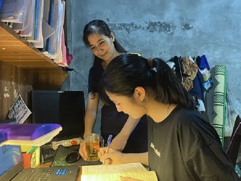 Đồng hành cùng con trong mùa thi