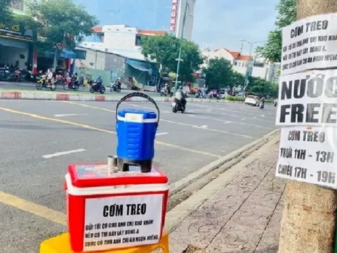 Cơm treo…