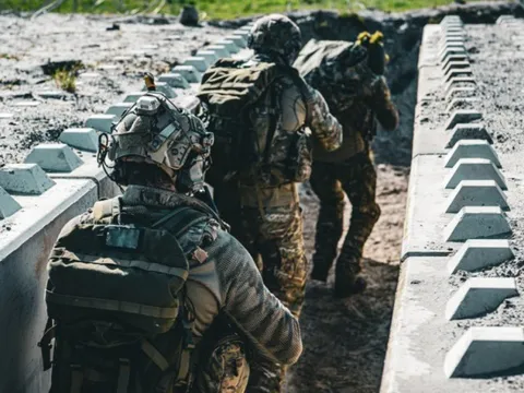 Lính thủy đánh bộ Ukraine “tốt nghiệp” khóa huấn luyện quân sự bí mật