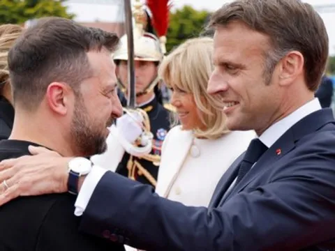 Ông Macron nói với ông Zelensky: “Chúng tôi sẽ không làm ông thất vọng”