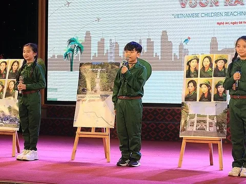 Thể hiện tự hào dân tộc, tình yêu quê hương, đất nước bằng hùng biện tiếng Anh