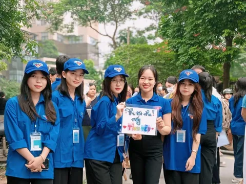 Đoàn viên thanh niên phường Mễ Trì thiết kế slogan “siêu chất” cổ động thí sinh dự thi