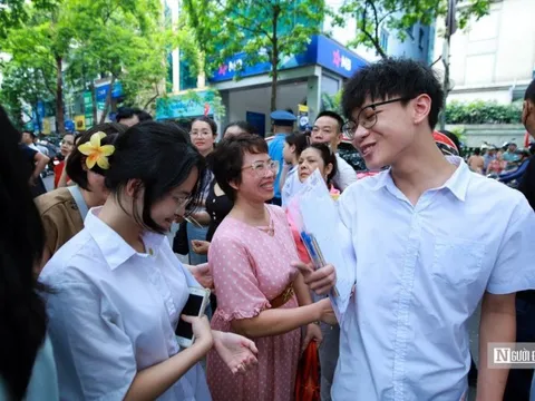 Chùm ảnh: Cảm xúc sau 120 phút thi môn Ngữ văn