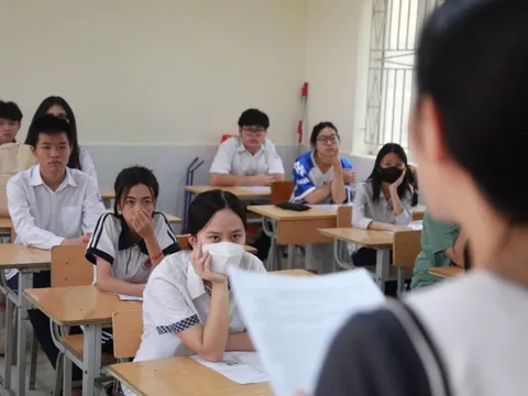 Hơn 105.000 học sinh Hà Nội thi ngữ văn trong sáng nay