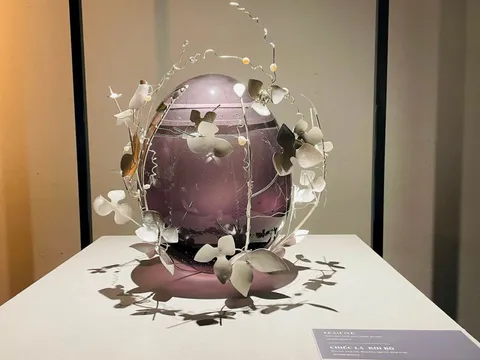 Triển lãm “Sự kỳ diệu của thủy tinh Séc” kéo dài đến ngày 14/6/2024