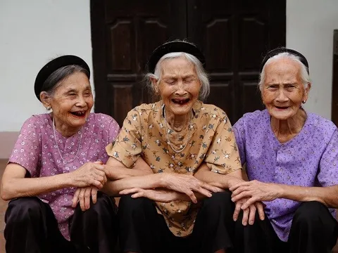 Những “nàng thơ” U100