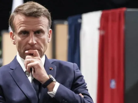 Ông Macron loại trừ việc từ chức, bất kể kết quả của cuộc bầu cử Pháp