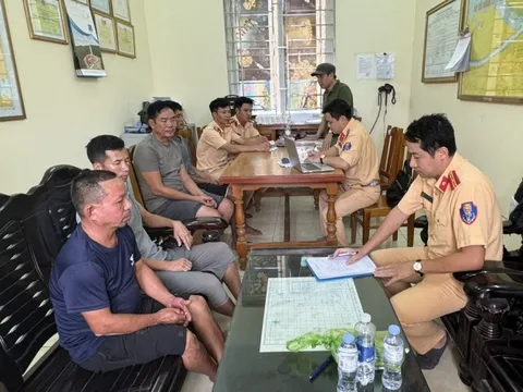 Bắt giữ 4 đối tượng đánh bạc trên sông Bạch Đằng