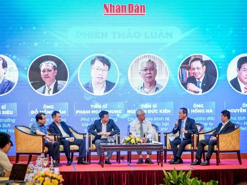 Giải pháp nào để kích cầu du lịch khi giá vé máy bay vẫn neo cao?