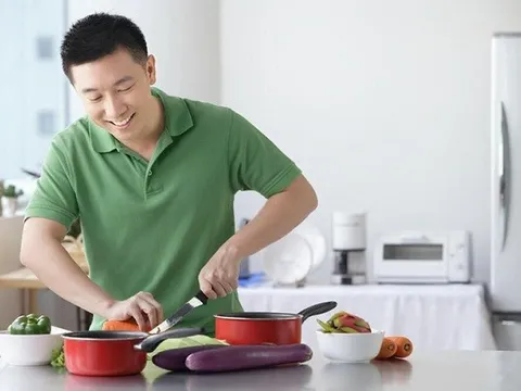 Khi cô giúp việc vắng nhà!