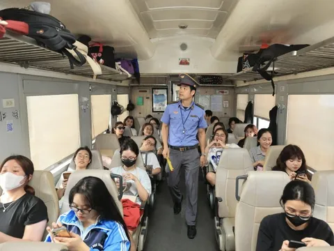 Giảm giá vé đi tàu hỏa cho học sinh đi thi, nhập học