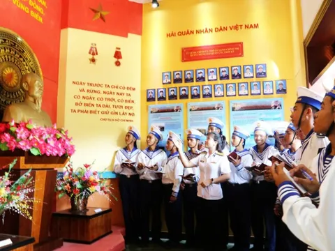 'Thắp lửa' tự hào ở chiến sĩ trẻ Hải quân