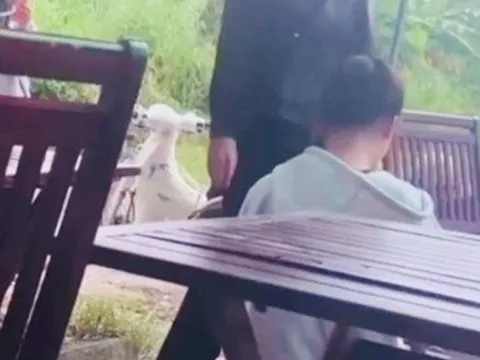 Diễn biến mới vụ mâu thuẫn với “đàn chị”, hai nữ sinh bị bắt quỳ gối và tát