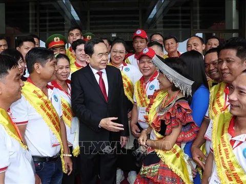 Chủ tịch Quốc hội gặp mặt người hiến máu tình nguyện tiêu biểu toàn quốc