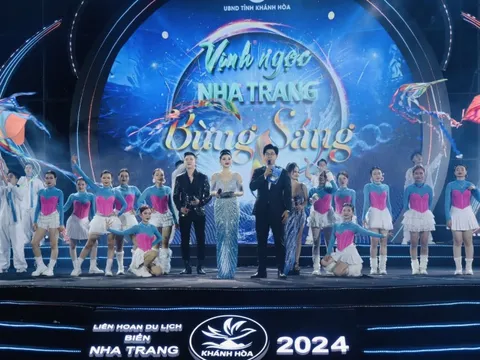 Khai mạc Liên hoan du lịch biển 'vịnh ngọc Nha Trang bừng sáng"